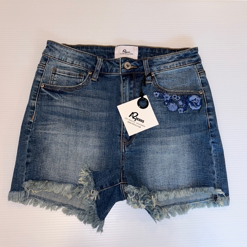 A2Jeans Denim Shorts - NWT‎ - Embroidered - Size Large Boho Festival Frayed